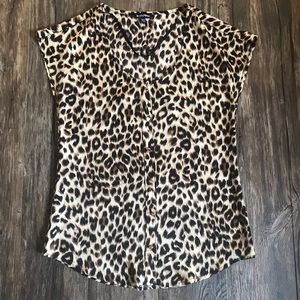 TREND ALERT! 🔥LE CHATEAU Leopard/ Animal Print Short Sleeve Shirt